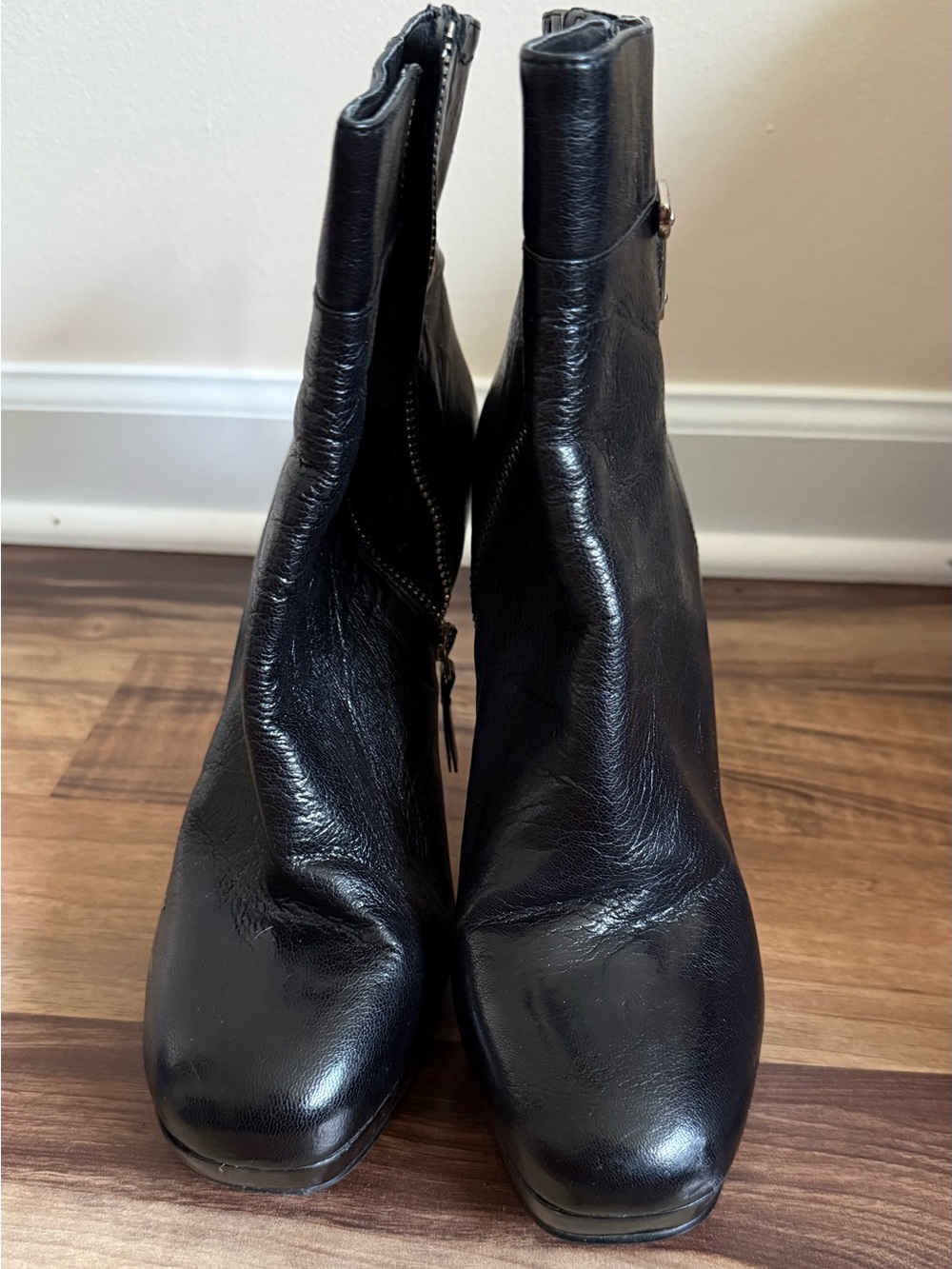 Nine West Black Leather Zip Ankle Boots
